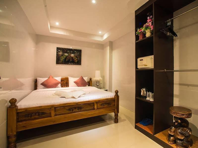 Oyo 861 Patong Dynasty Hotel Exterior photo