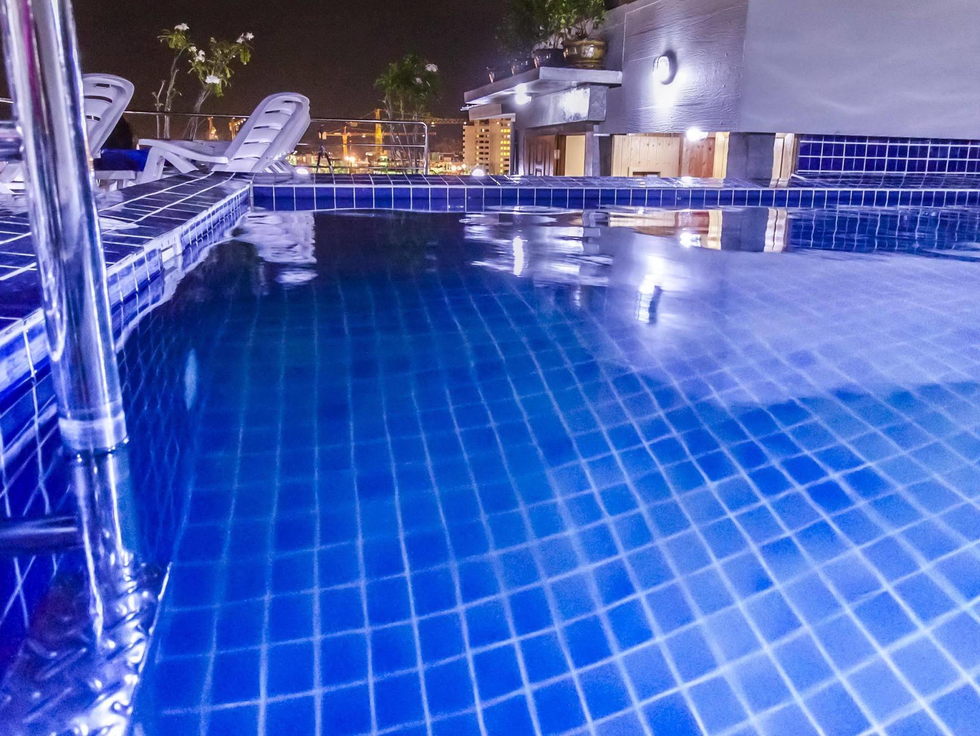 Oyo 861 Patong Dynasty Hotel Exterior photo