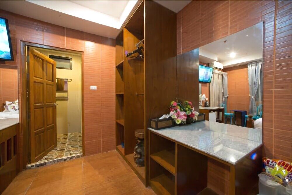 Oyo 861 Patong Dynasty Hotel Exterior photo