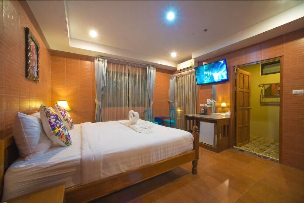 Oyo 861 Patong Dynasty Hotel Exterior photo